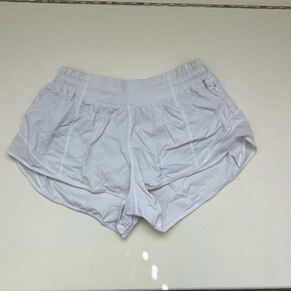 lululemon athletica White Women Shorts 2.5